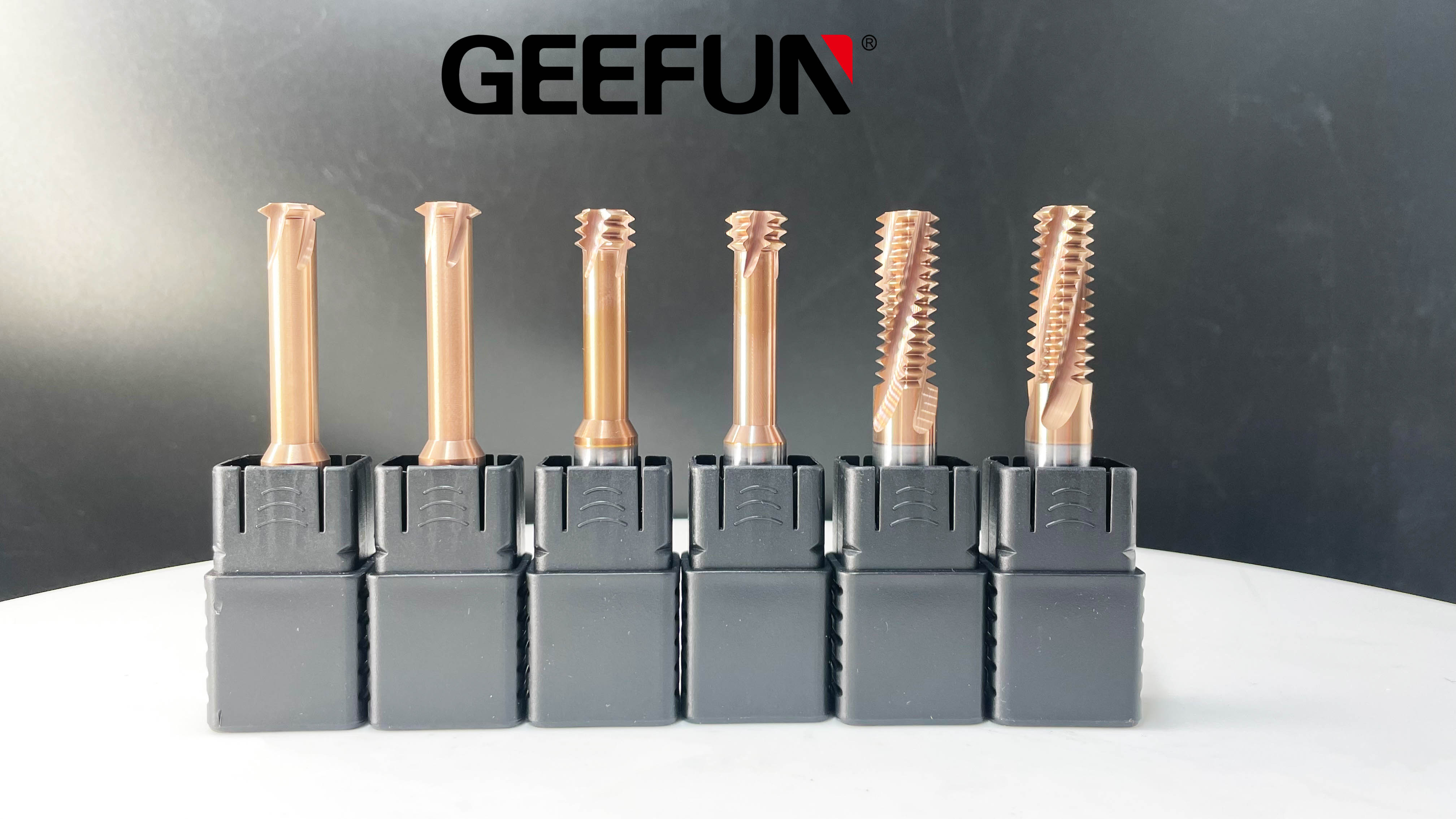 Solid carbide thread milling cutter